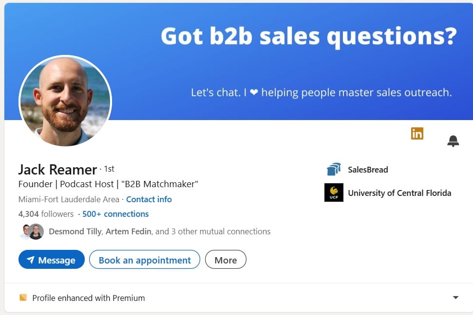 Example of a catchy LinkedIn profile headline.
